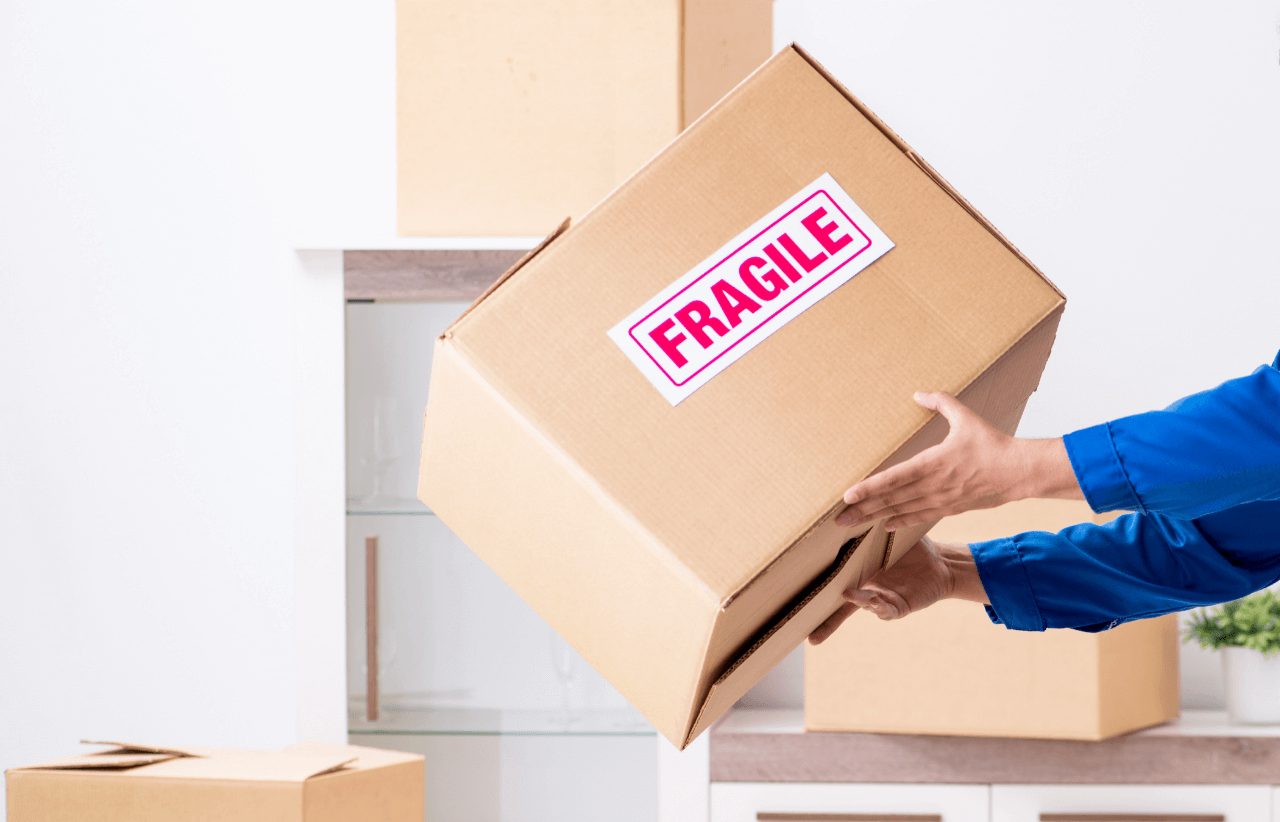 Cómo escoger cajas de mudanza para objetos frágiles