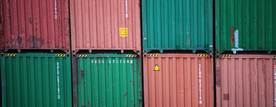 contenedores para el transporte y mercancia de expedicion